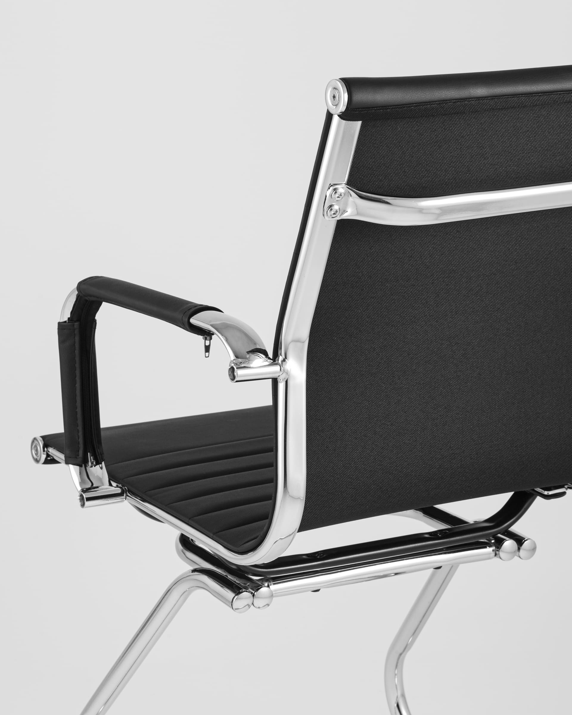 Кресло для посетителей TopChairs Visit черное из Италии