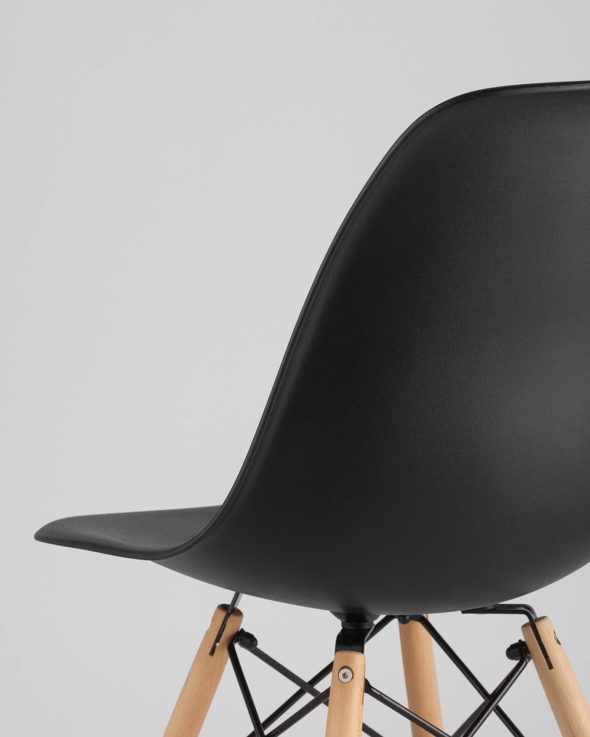 Стул Eames DSW черный из Италии