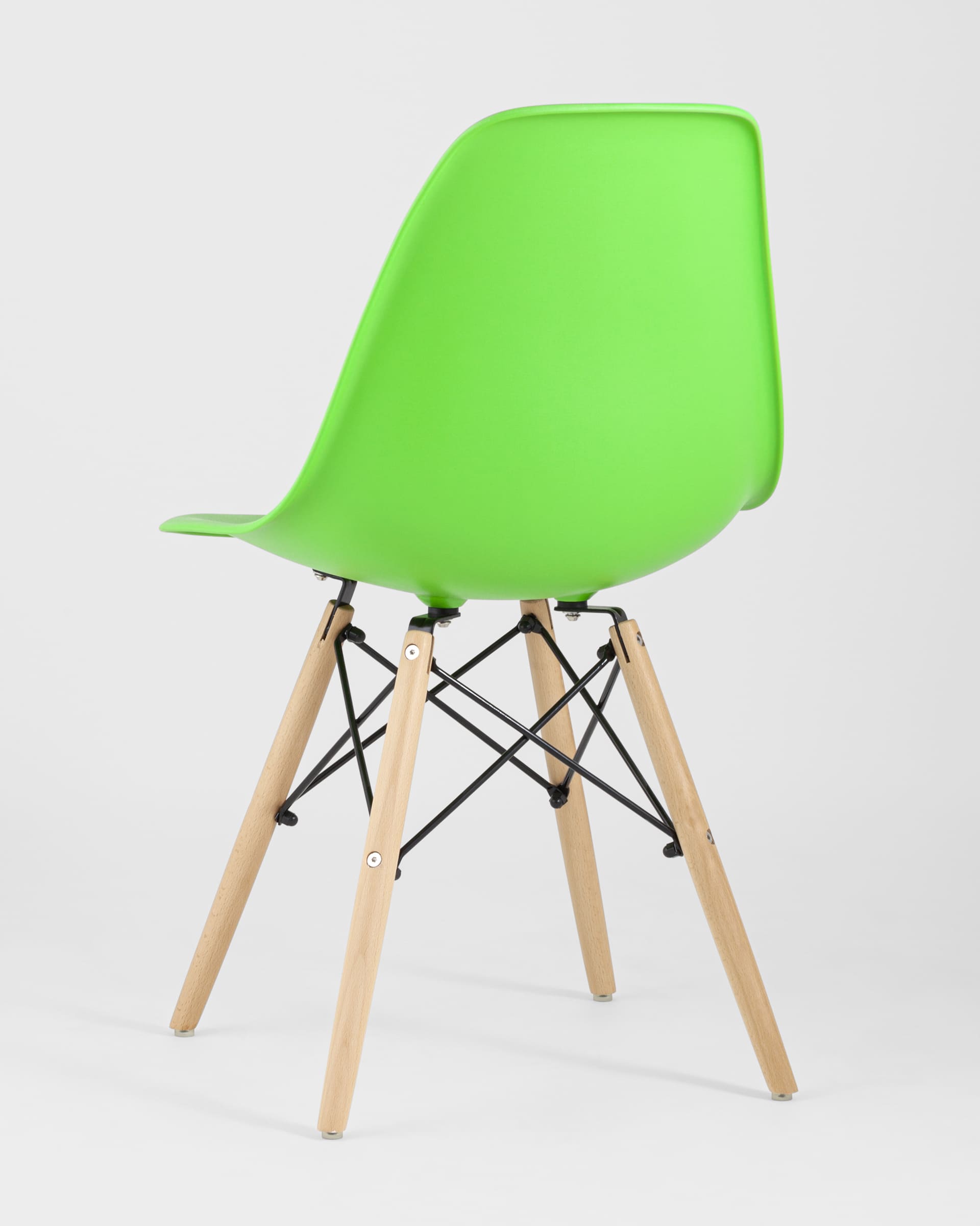 Стул Eames DSW светло-зеленый из Италии