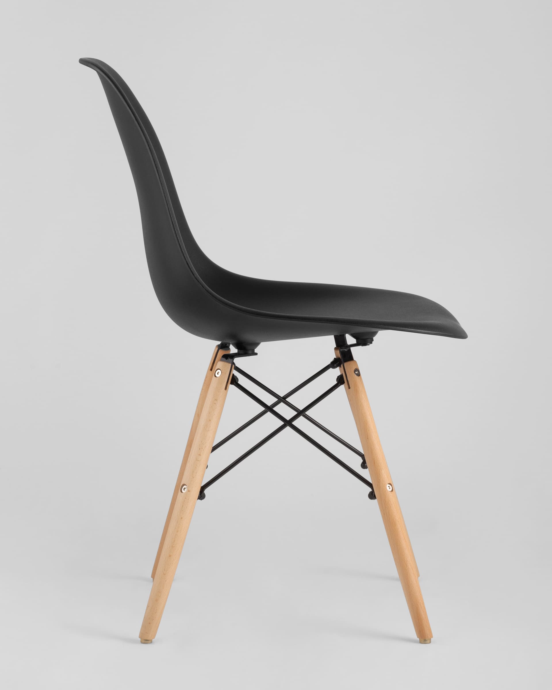 Стул Eames Style DSW черный (разборный каркас) из Италии