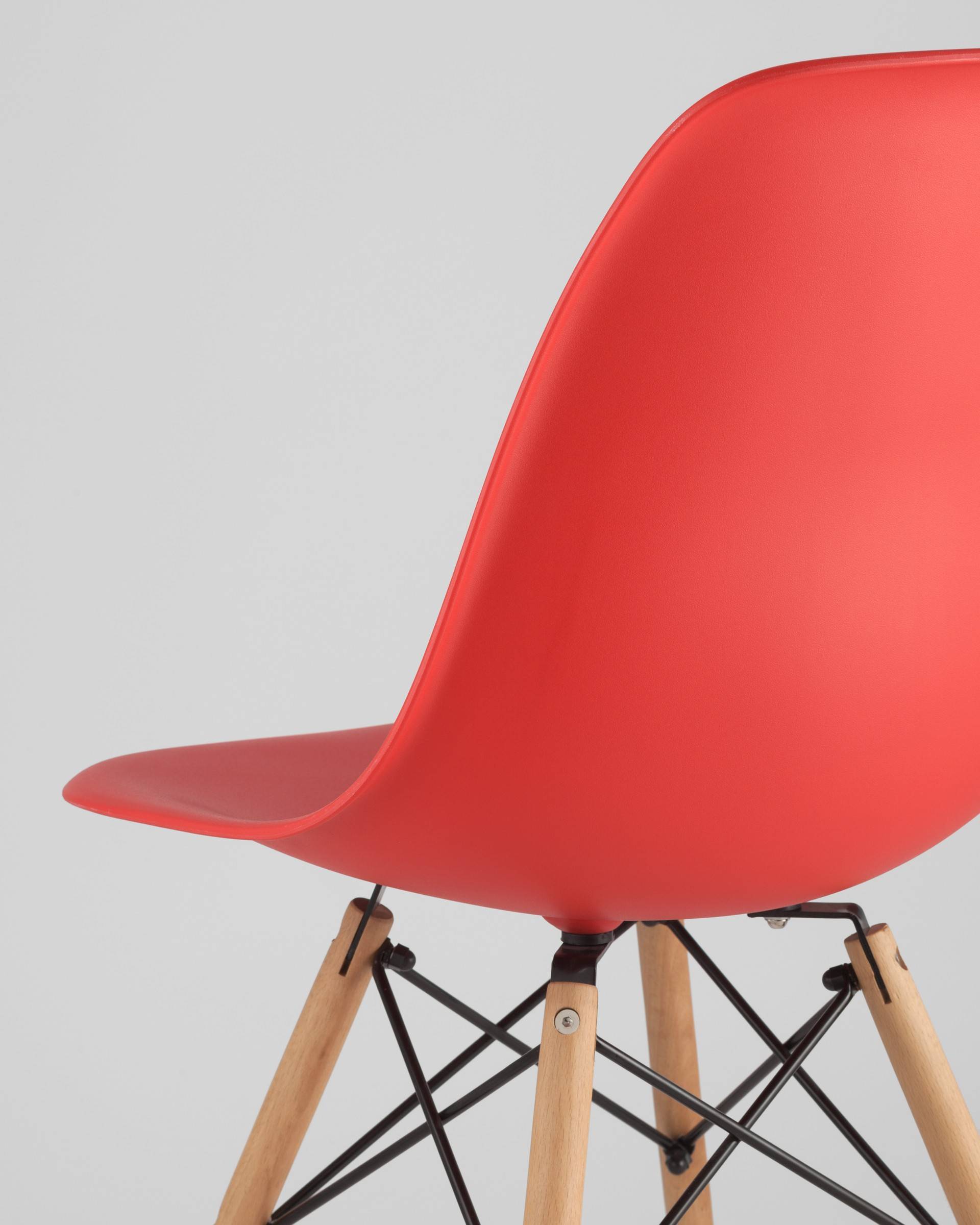 Стул Eames DSW красный из Италии