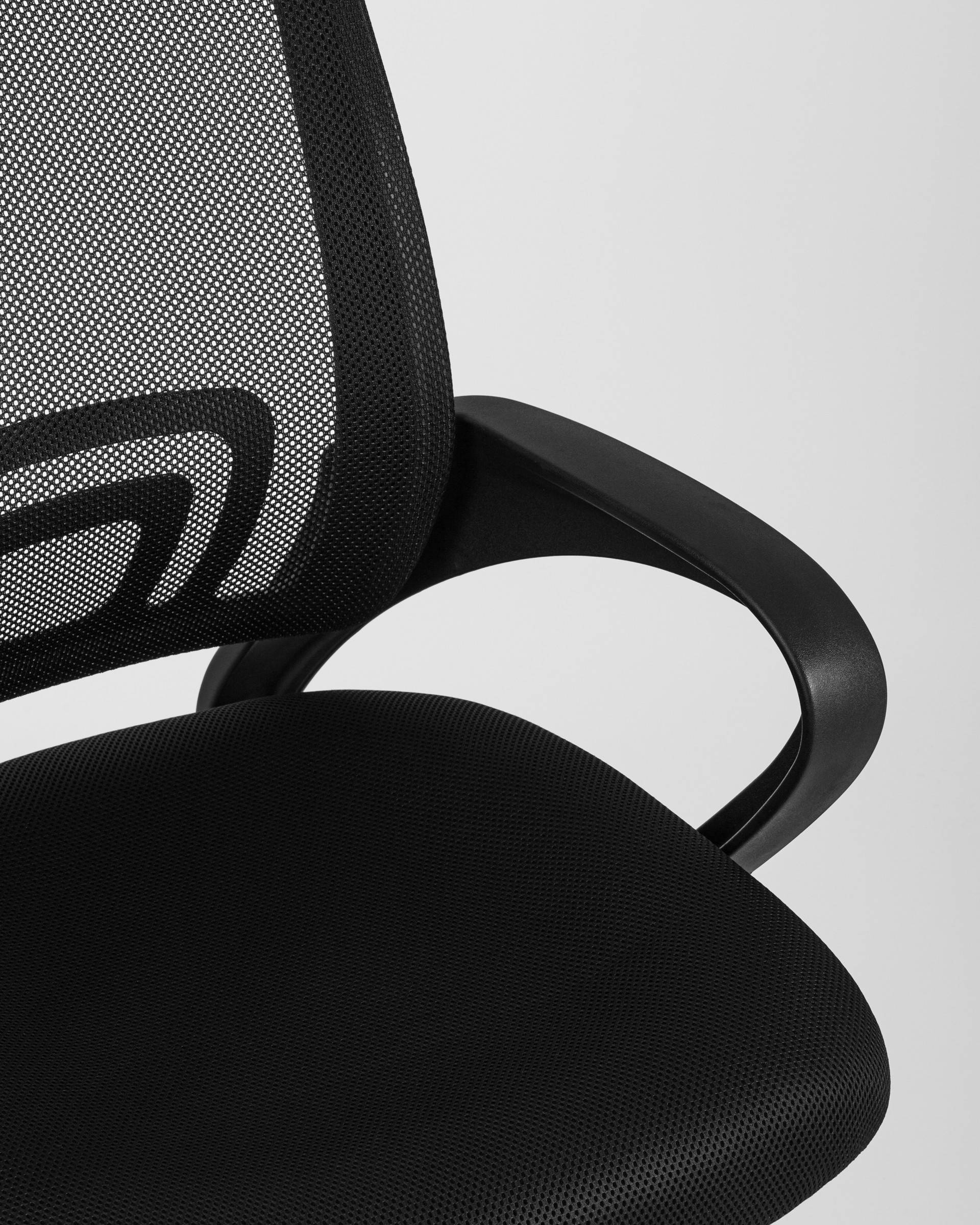 Кресло офисное TopChairs Simple черное из Италии