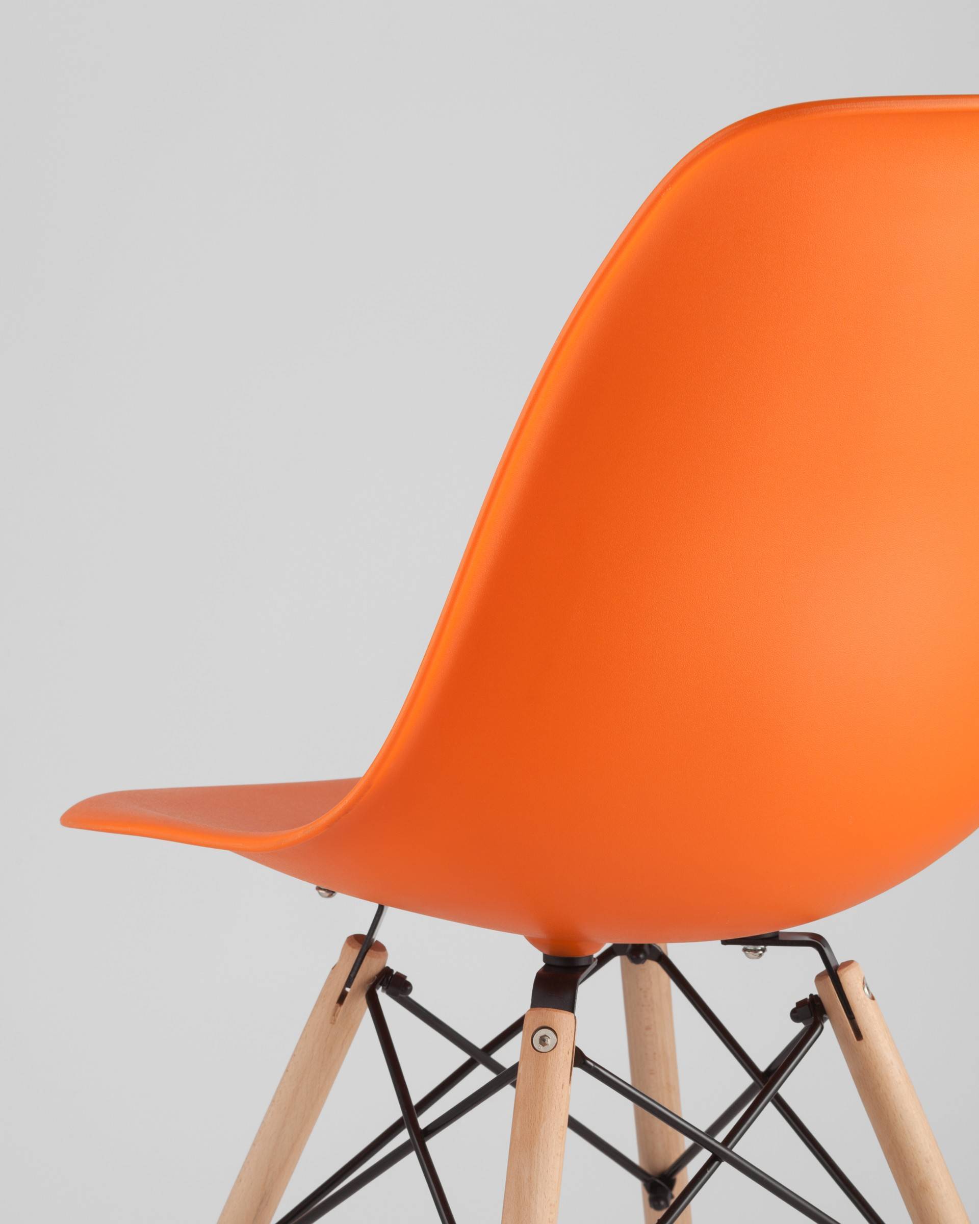 Стул Eames DSW оранжевый из Италии