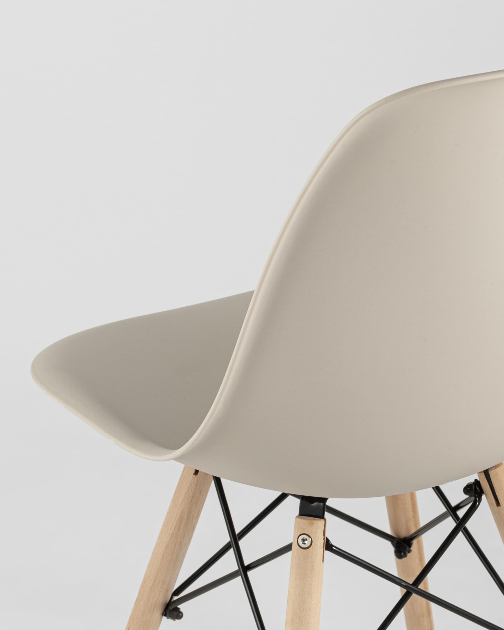 Стул Eames Style DSW бежевый (разборный каркас) из Италии